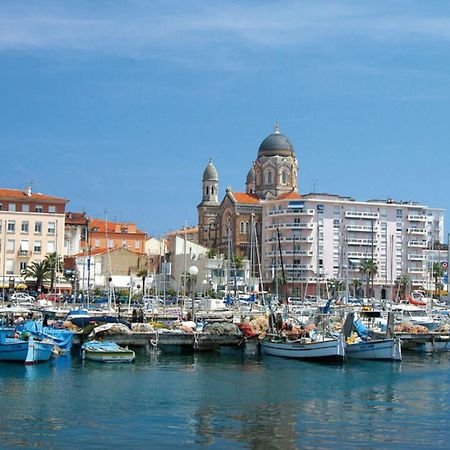 Appartement Climatise A 800M De La Plage Frejus Ngoại thất bức ảnh